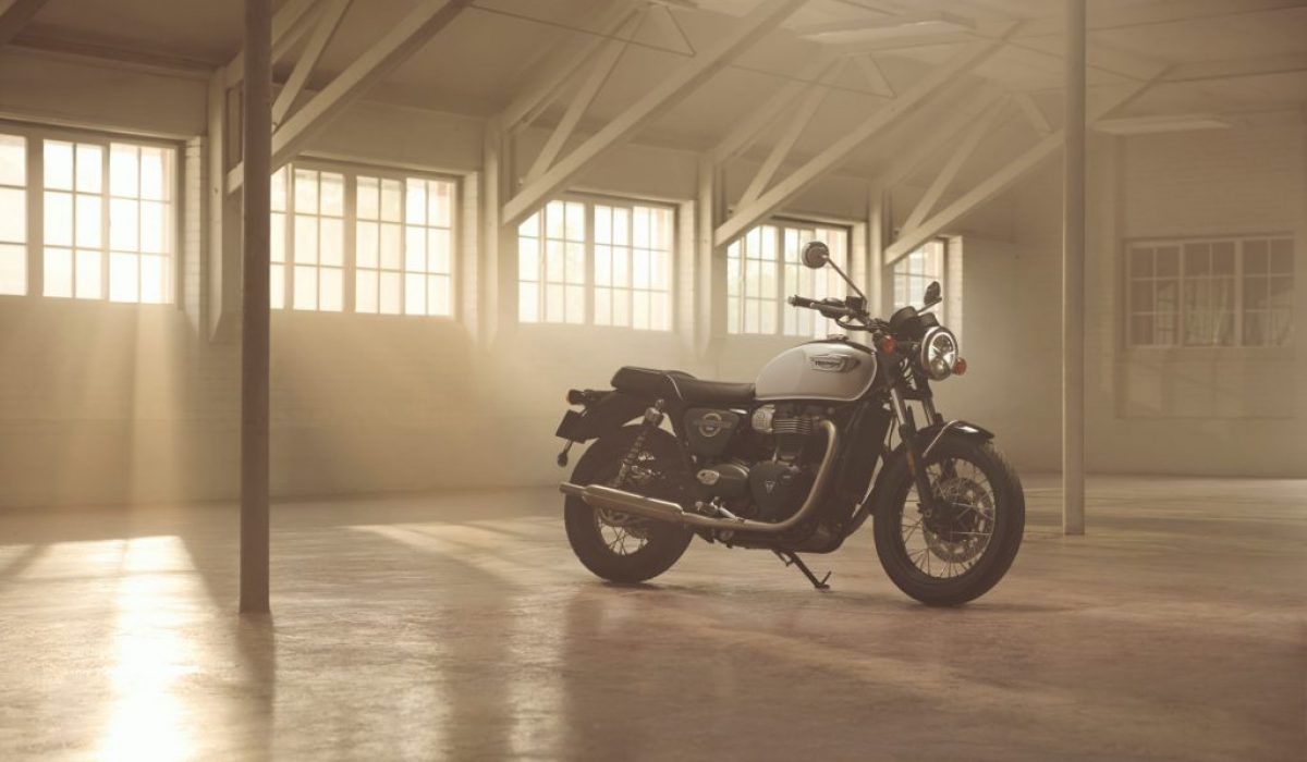 triumph-t100-2025-rightside-view
