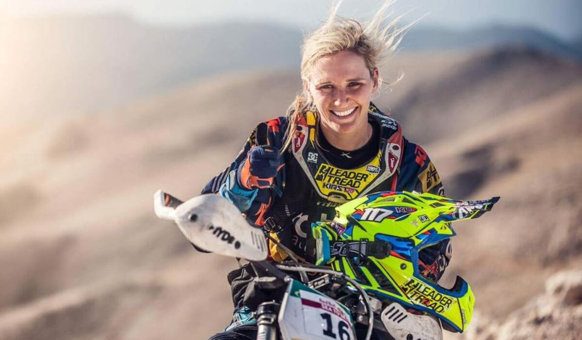 women-rider-giving-thumbs-up