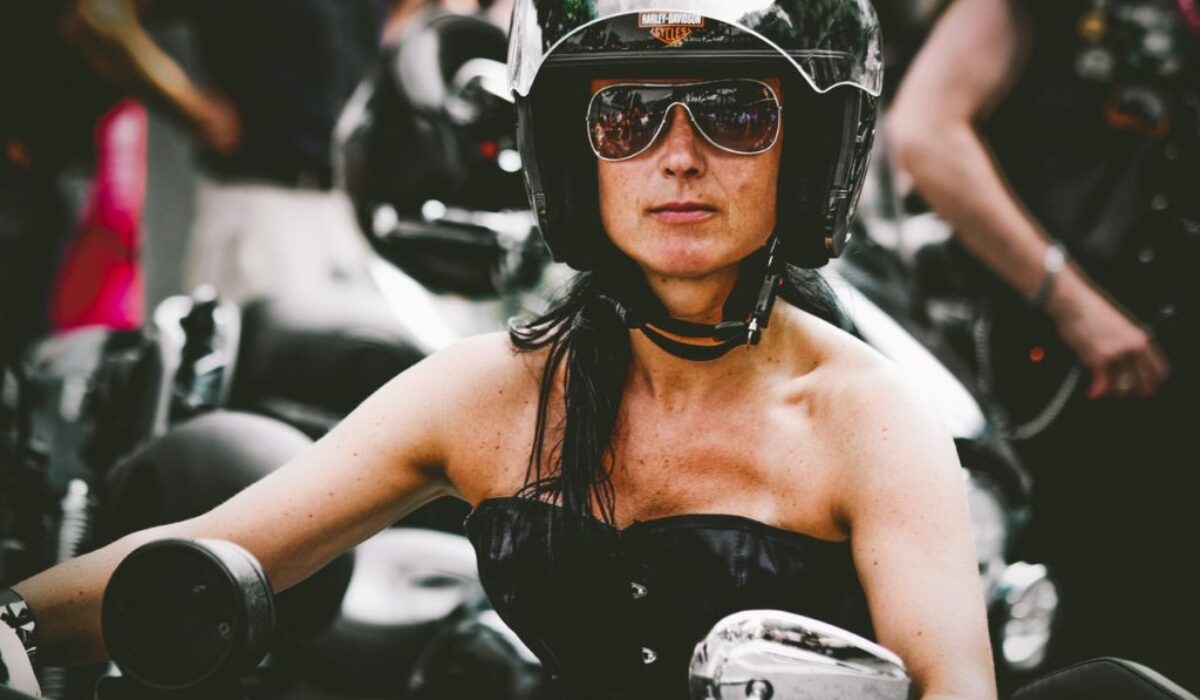 female-rider-on-motrocycle