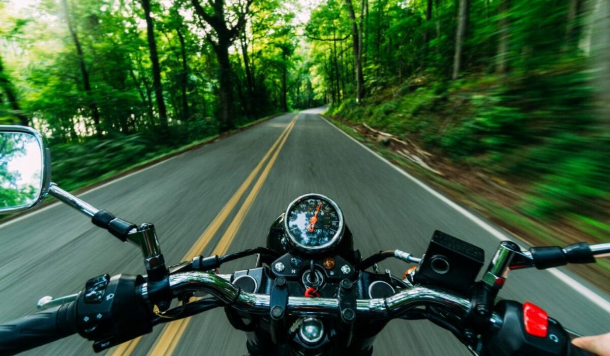 motor-bike-running-close-up-photography-2519374/