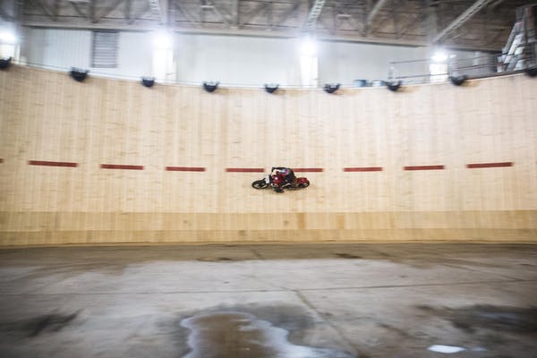 Guy-Martin-riding-the-Wall-of-Death-during-the-live-record-breaking-Channel-4