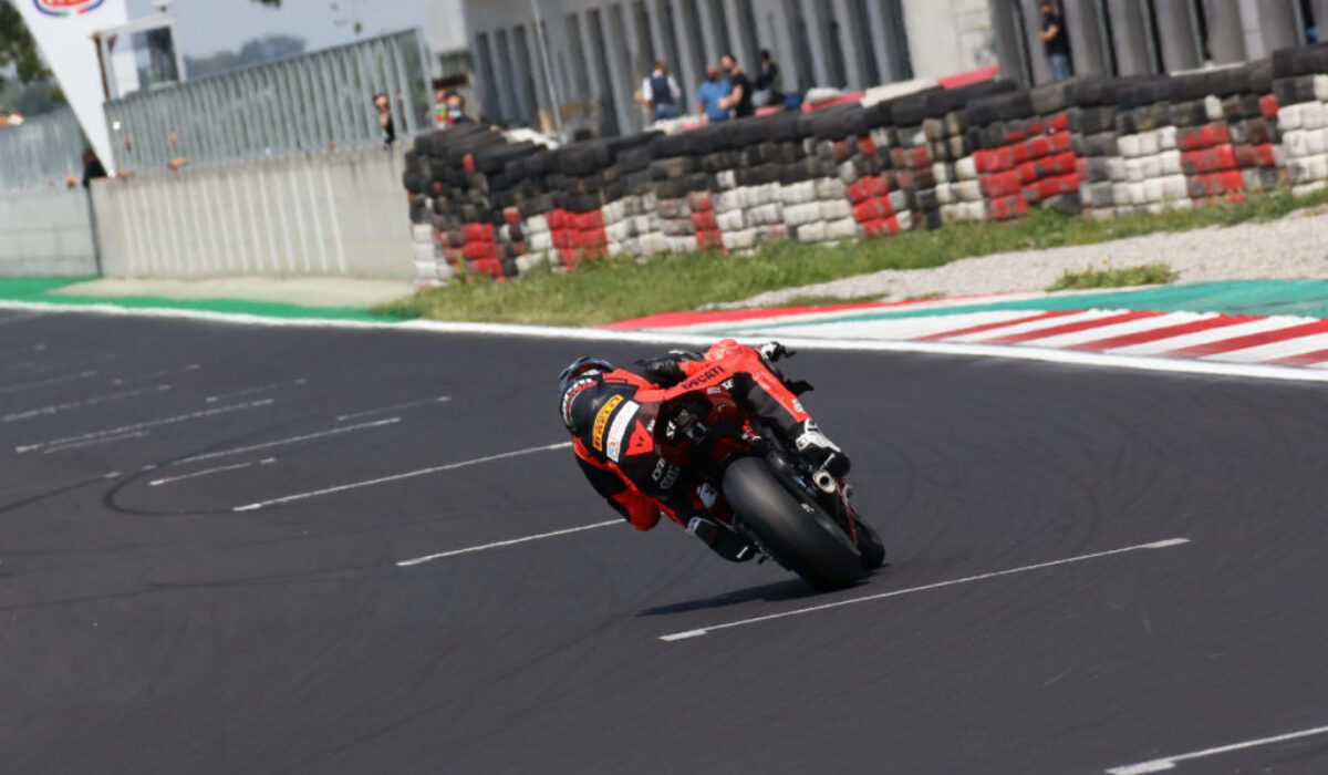 Luca-Salvadori-a-YouTuber-races-a-stock-Ducati-Panigale-V4-S
