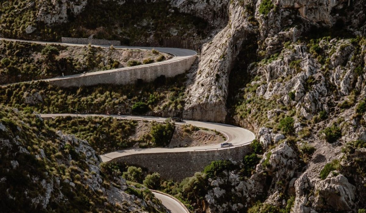 mallorca-winding-road-mountains-6957128/