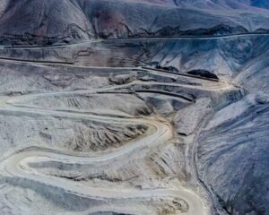 winding-road-mountain-range-road