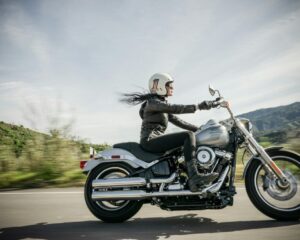 black-and-gray-cruiser-motorcycle-4ixHdlcROPI