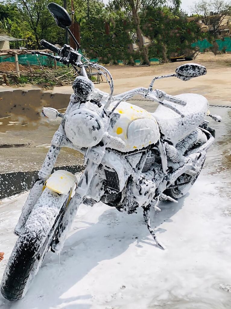 motorcycle-wash-foam-washing-6099451/