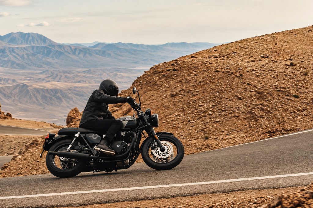 Triumph-Motorcycles-T120-Black-1200